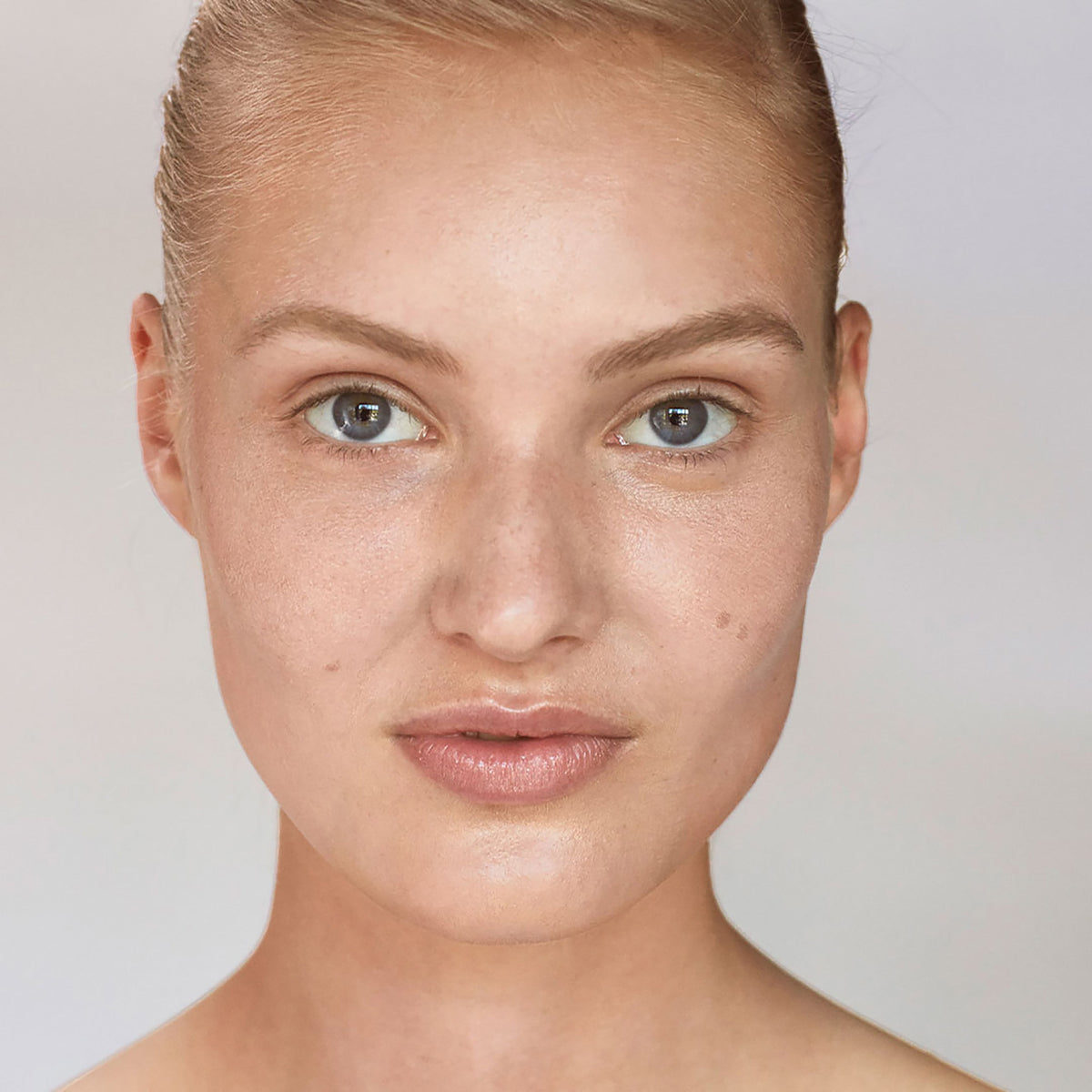 Invisible Touch Liquid Foundation / F110 – Whisper