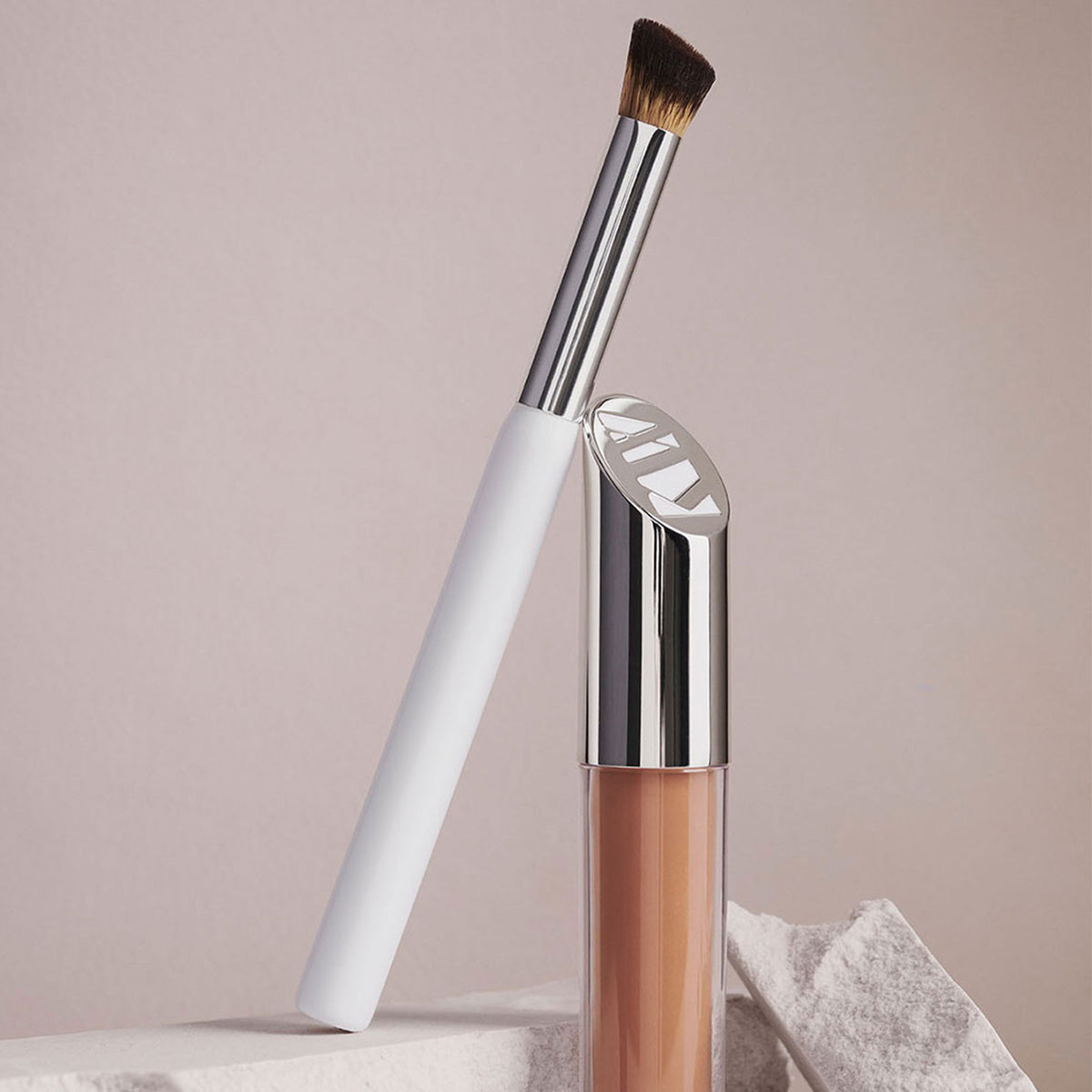 Face Brushes / The Buffer-Concealer Brush