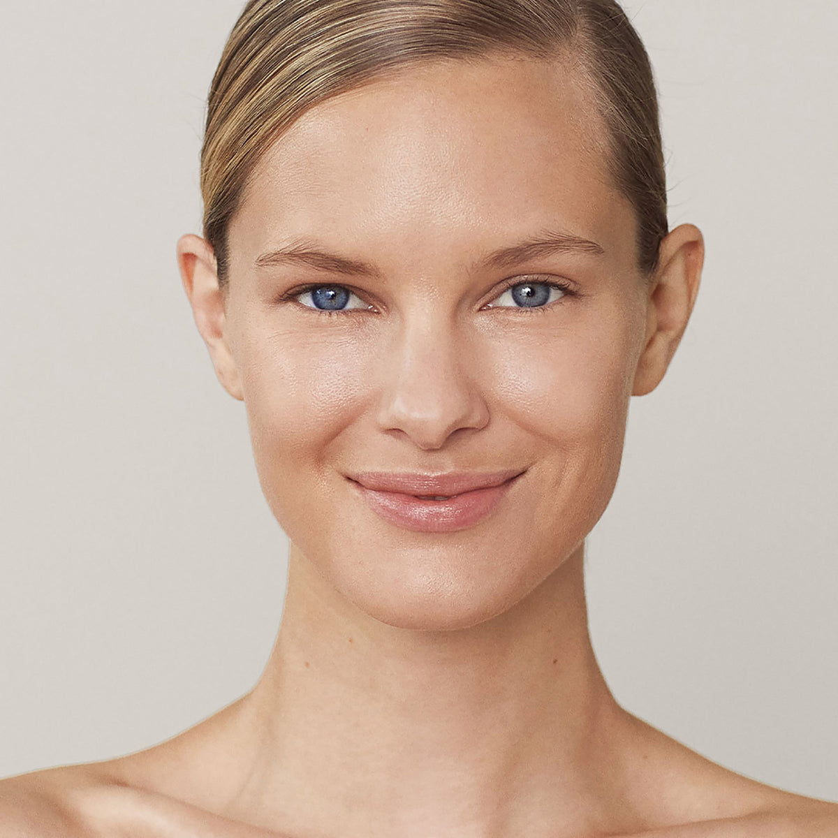 Invisible Touch Liquid Foundation / M220 – Just Sheer